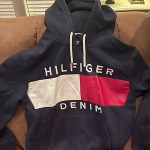Tommy Hilfiger large hooded sweatshirt